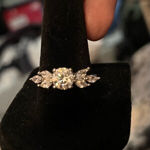 Elegant Silver Floral Ring